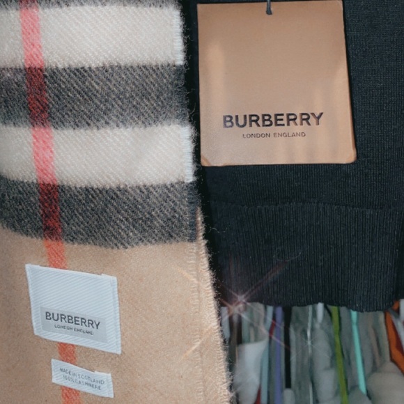 The Classic Check Cashmere Scarf - Picture 5 of 5